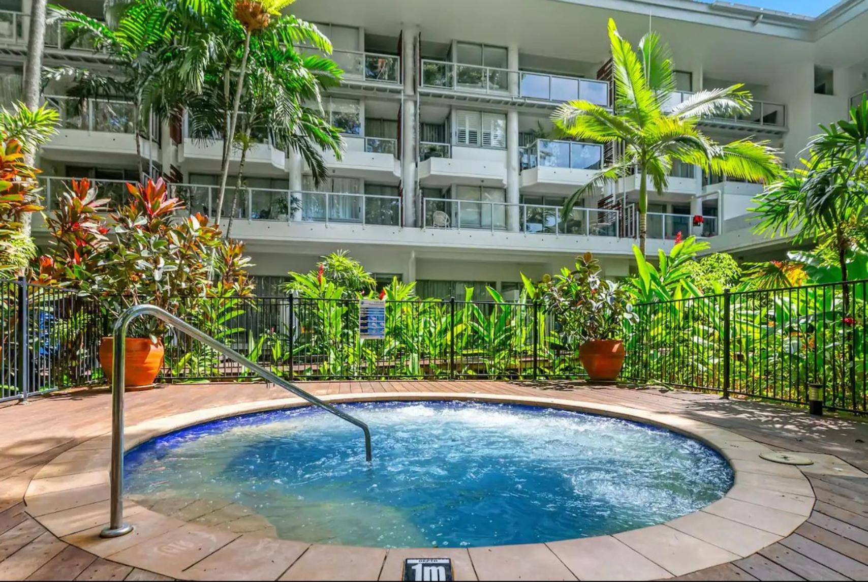 Palm Cove Beachside Apartments - Pool And Garden Views Ngoại thất bức ảnh