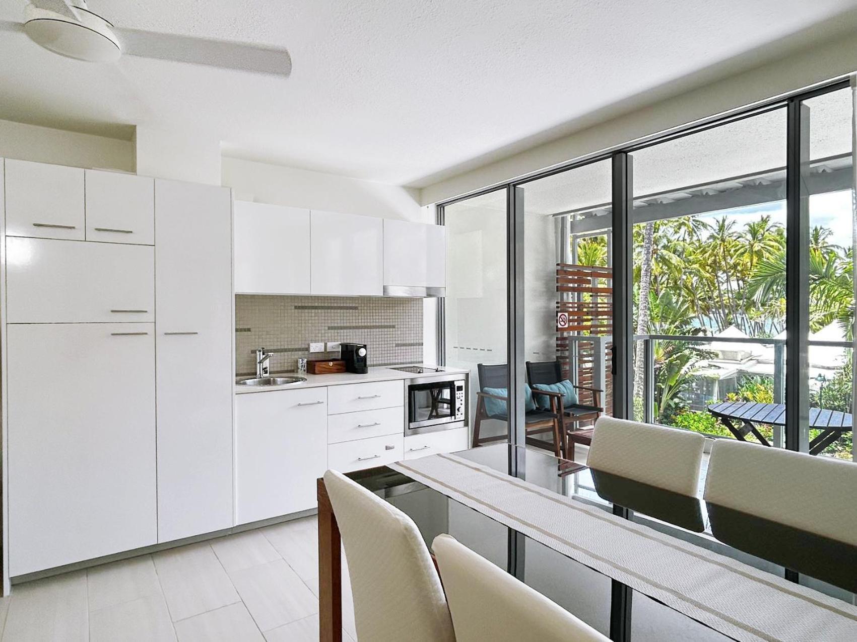 Palm Cove Beachside Apartments - Pool And Garden Views Ngoại thất bức ảnh